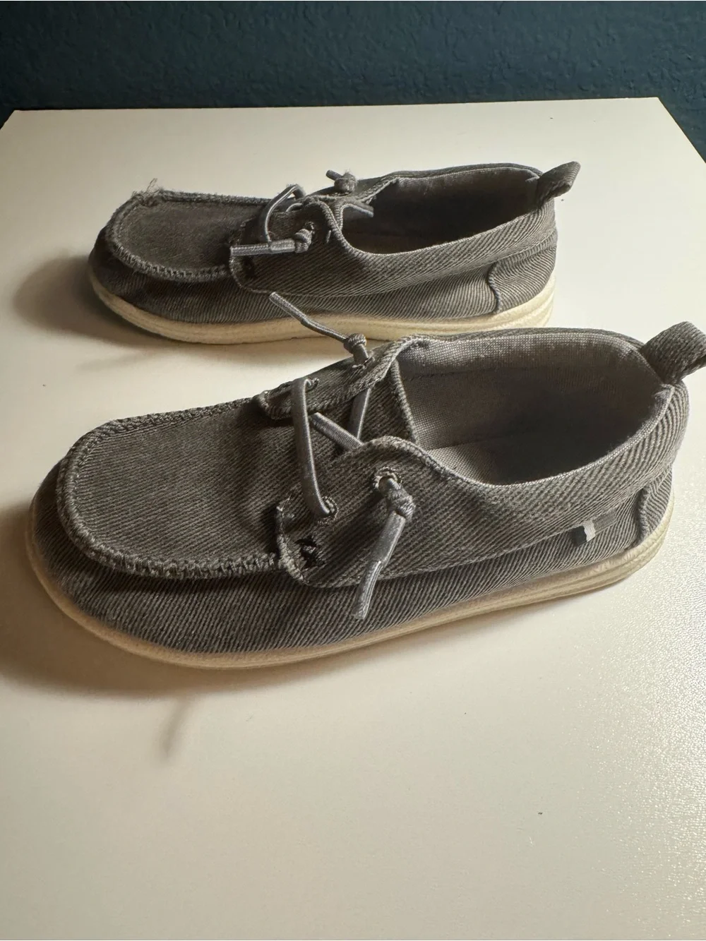 Cat & Jack Kids Gray Canvas Moccasin Shoes sz 12
